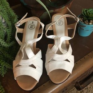 Beverly Mills, Ladies White Shoes/Heels, Size 9